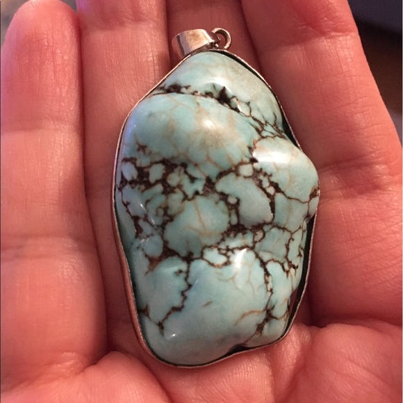 Turquoise blue howlite pendant and chain - Picture 3 of 4